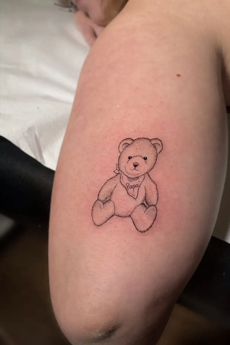 Tatuaje estilo fineline